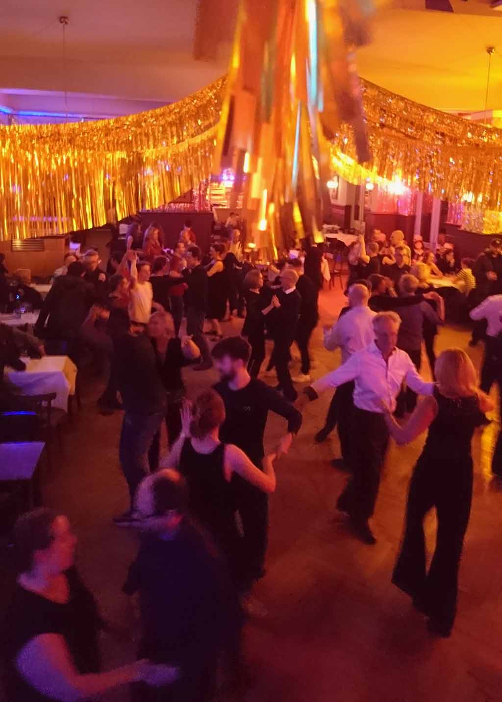 Mehr über den Artikel erfahren Der (vorerst) letzte Tanz in Clärchens Ballhaus