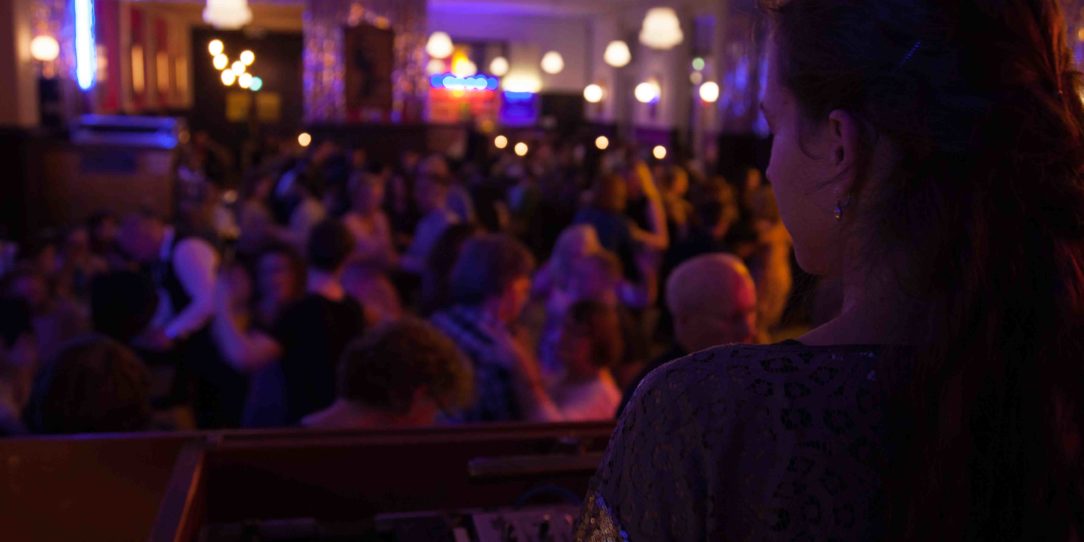 Mehr über den Artikel erfahren Ein Abend in Clärchens Ballhaus