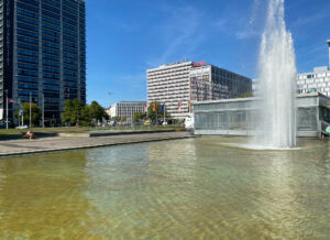 Tanzen auf dem Ernst-Reuter-Platz